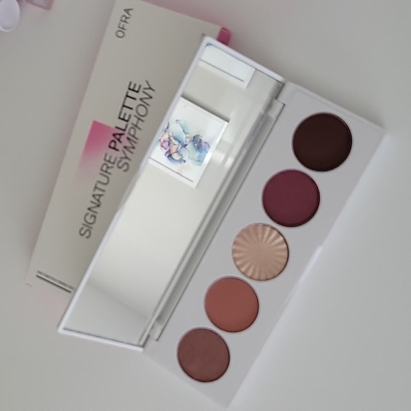 NWT MAKEUP MUST HAVES! - Picture 3 of 6